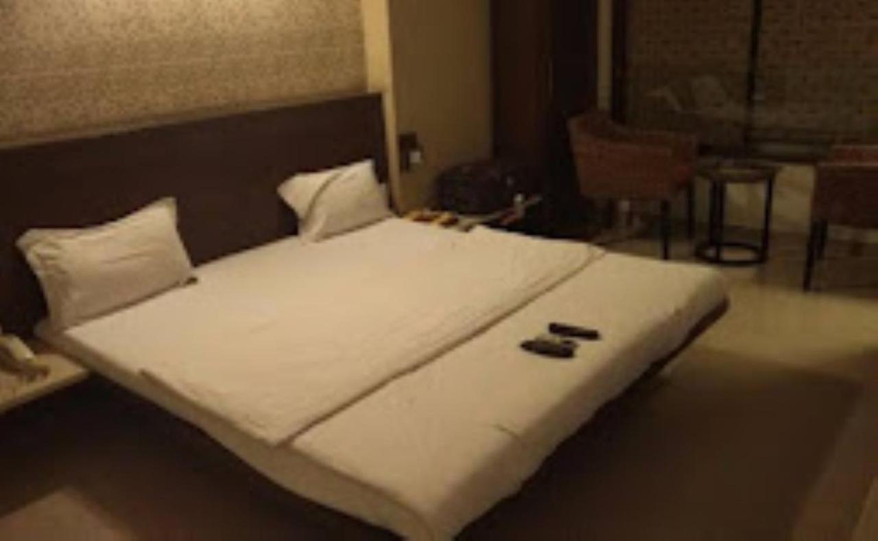 Hotel Sai Saya,นาสิก ภายนอก รูปภาพ
